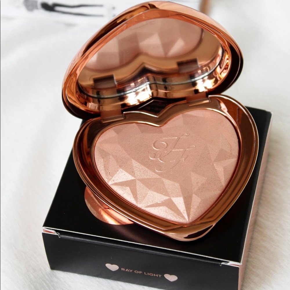 Too Faced Ray of Light Love Light highlighter